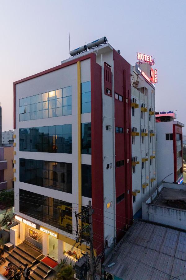 Hotel Mookambika Comforts Tirupati Esterno foto