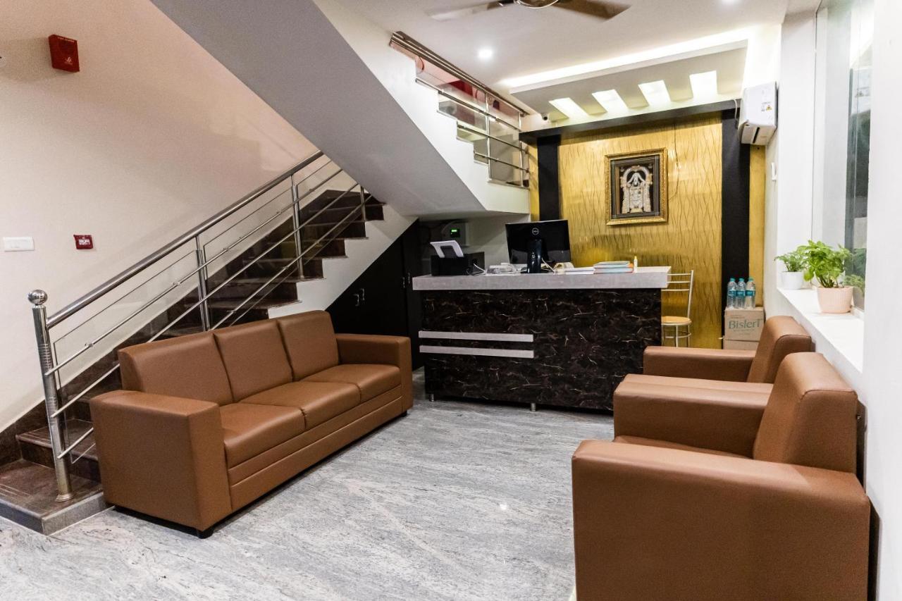 Hotel Mookambika Comforts Tirupati Esterno foto